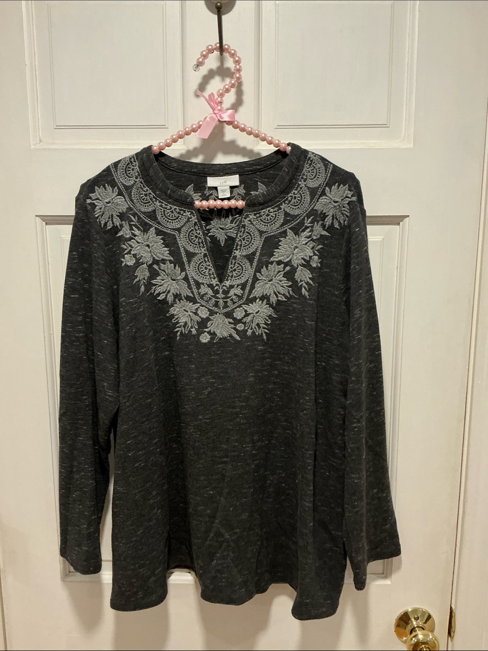 J Jill | Split Neck Floral Embroidered Top Petites Large Gray Elbow Sleeves